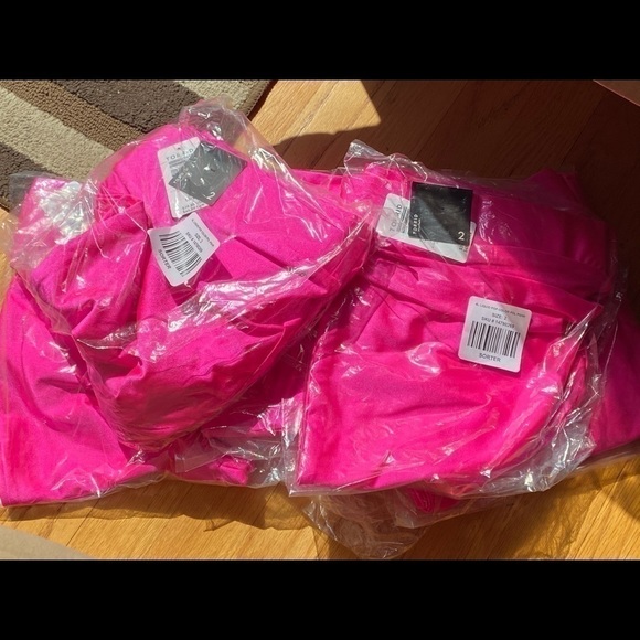 ⭐️PEDAL PUSHER PREMIUM LEGGING - LIQUID NEON PINK - Picture 5 of 5